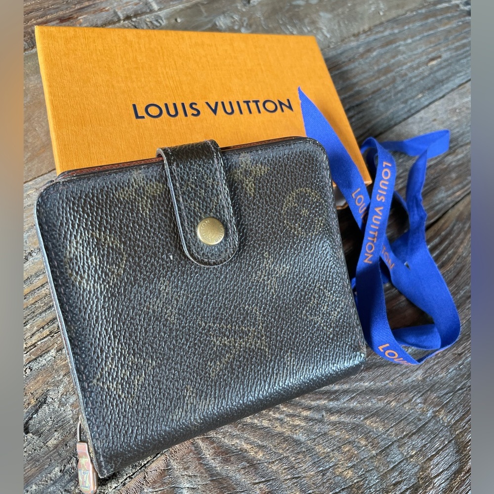 Louis Vuitton vintage zipper monogram bifold wallet